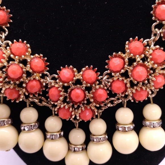 Banana Republic statement necklace - Picture 4 of 14